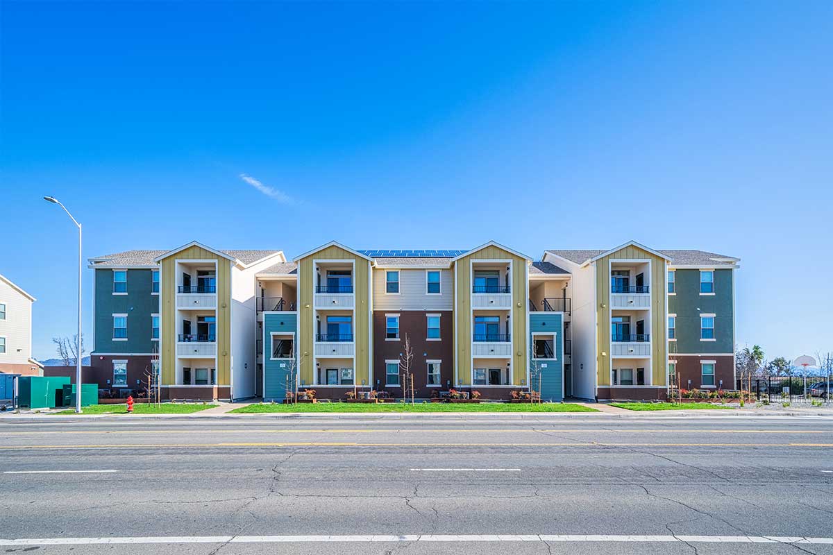 Photo of the Kennett Court Apartments in Redding, CA.